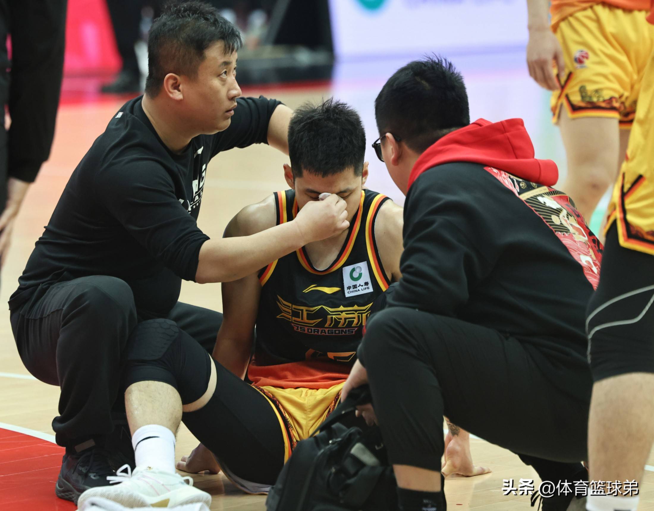 lol账号购买-关于武汉三镇发布备战花絮，赛后强势反弹，NBA常规赛任务艰巨，身体对抗强度拉满的信息